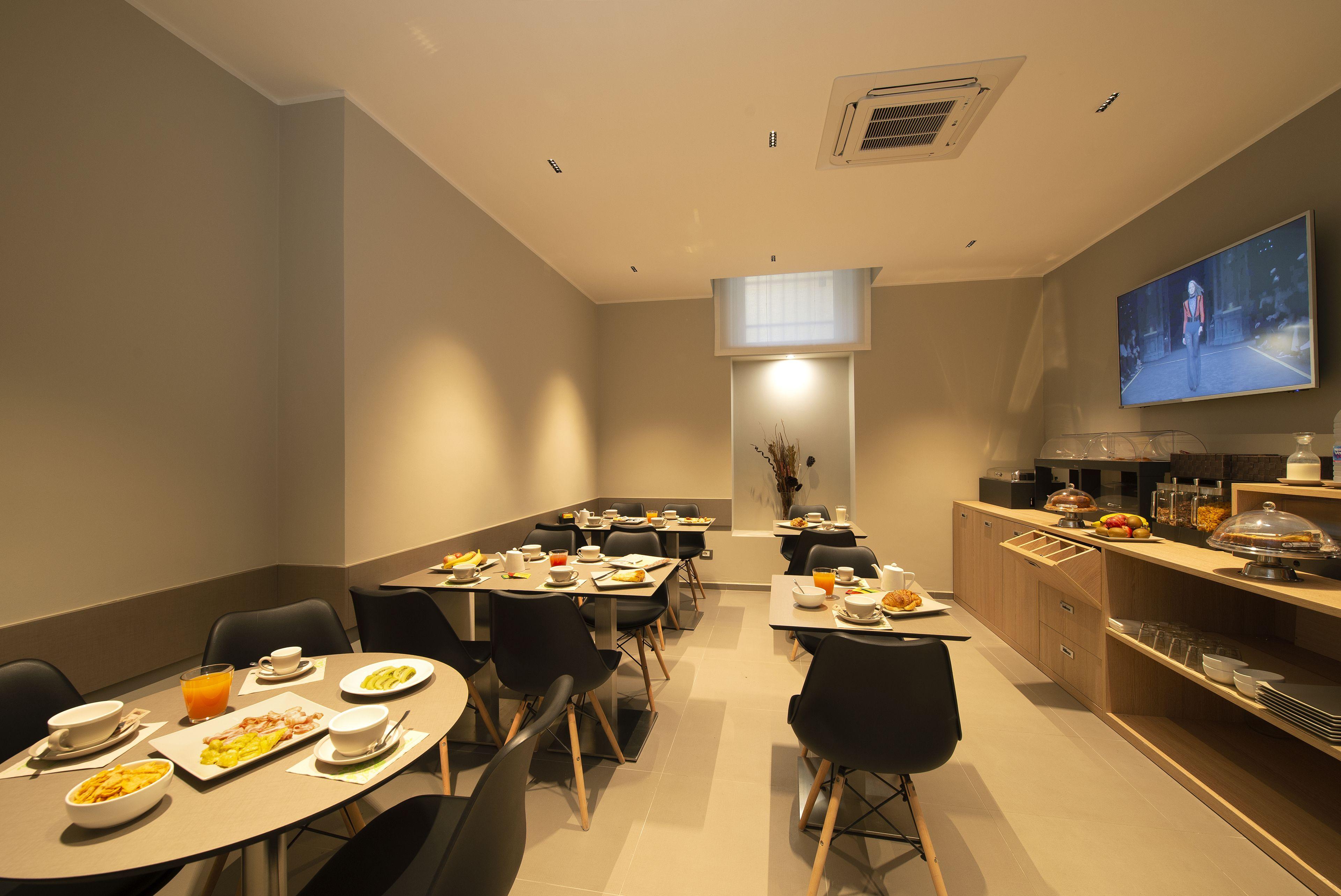 Hotel H21 — Foto 1